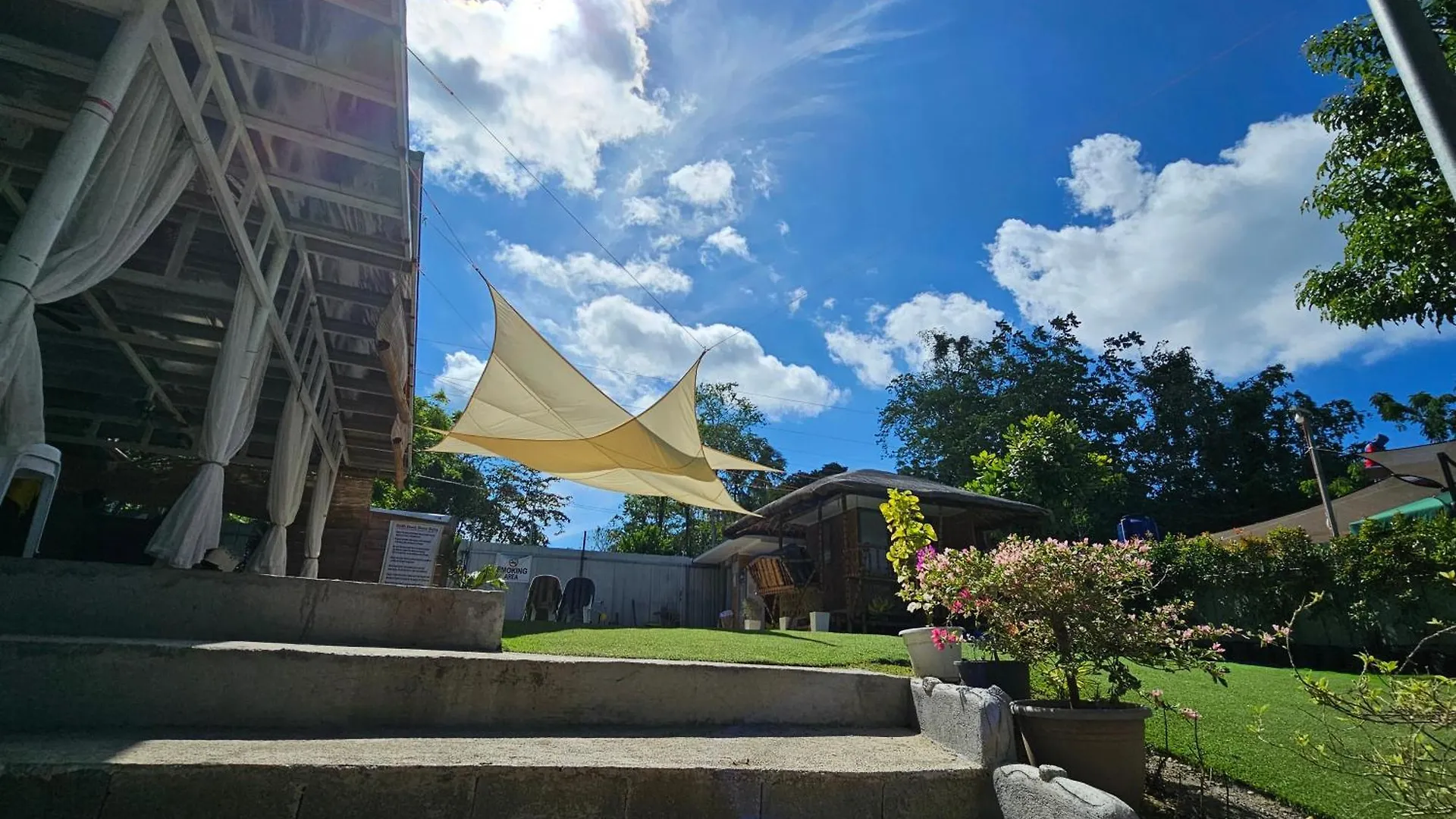 Guest house Mymi Beach House Samal